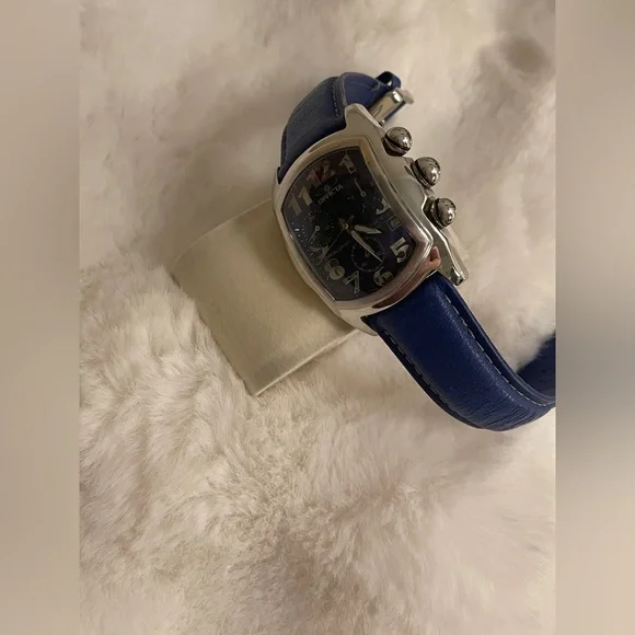 Invicta Blue and Silver Men's Watch model # 9815.GENTLY USEDWorn 1 or 2 times.